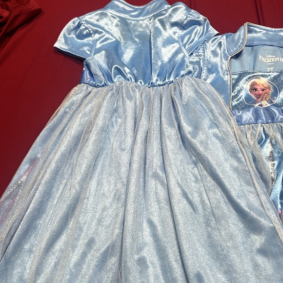 Elsa nightgown.   Size 2T.   Very good condition.  2 identical nightgowns. - Picture 4 of 4